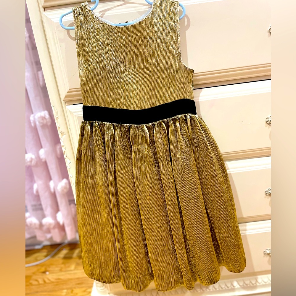 Oscar de la Renta gold plisse dress with velvet attached belt and silk lining.